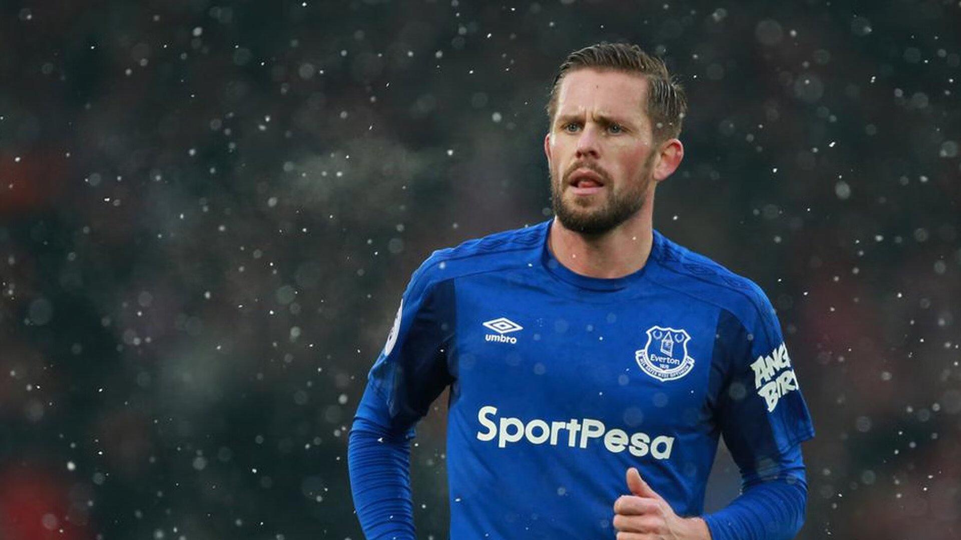 阿邦拉霍质疑曼联转会策略，放走马奎尔却留卡塞米罗，是明智之举