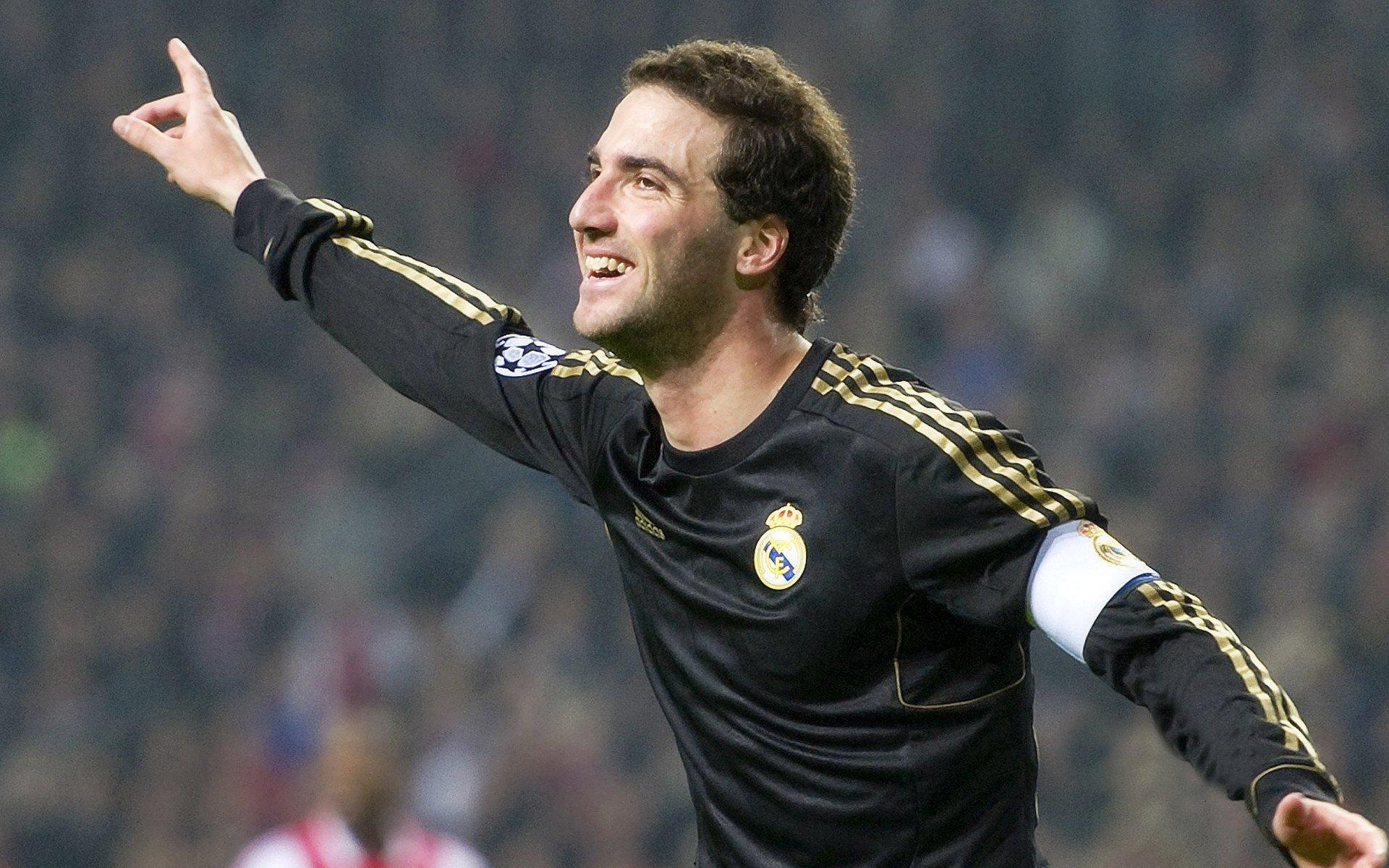 英超周薪风云，哈兰德60万欧领跑，萨拉赫紧追，薪资结构折射联