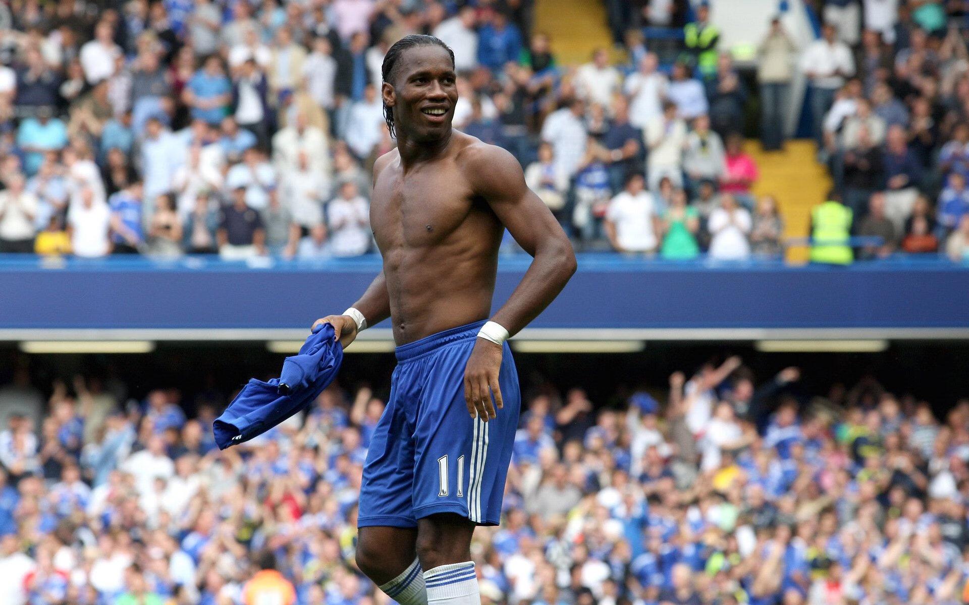 欧冠焦点战前瞻，斯坦福桥上演巅峰对决 蓝军青春风暴硬撼巴萨进球机器