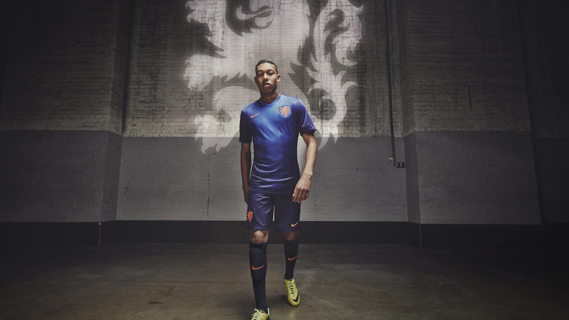 曼联冬窗引援策略曝光，高层确认无新援计划，卡里克谈判聚焦长远发展